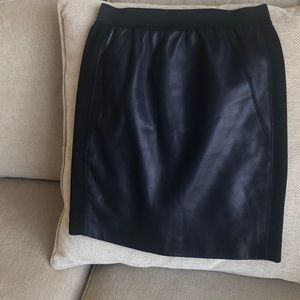 Genuine leather front skirt.